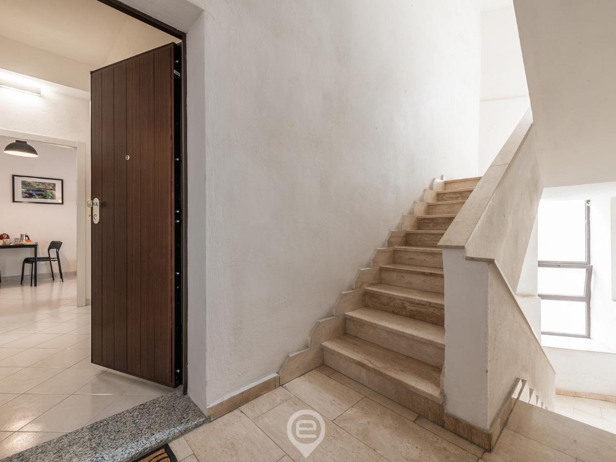 Aurora'S Apartment Cagliari Bagian luar foto