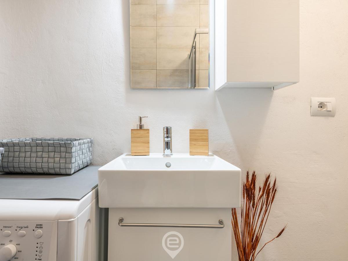 Aurora'S Apartment Cagliari Bagian luar foto